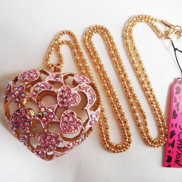 NWT PUFFY  OPENWORK HEART PINK CRYSTALS NECKLACE - Picture 1 of 6
